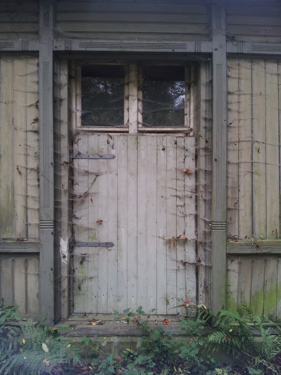 door old house entrance free photo