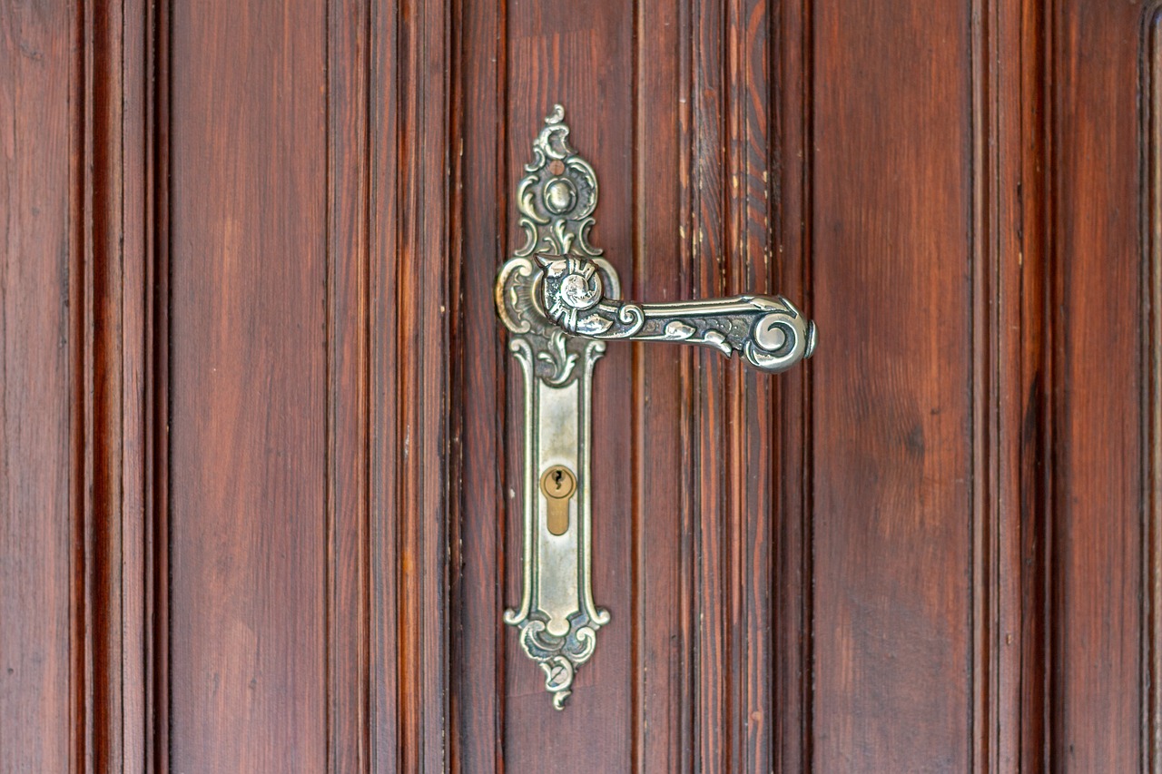 door handle  castle  handle vintage free photo