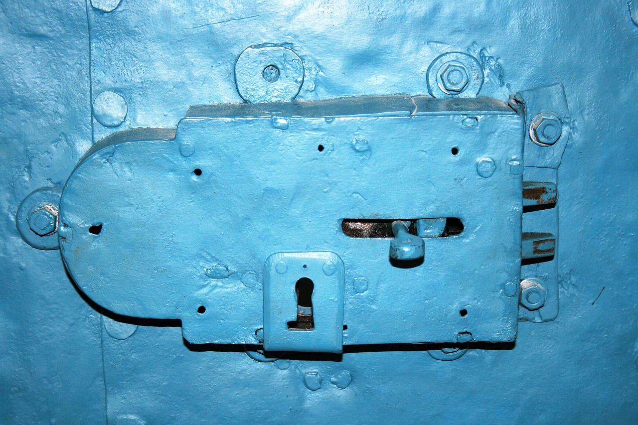 door lock turquoise goal free photo