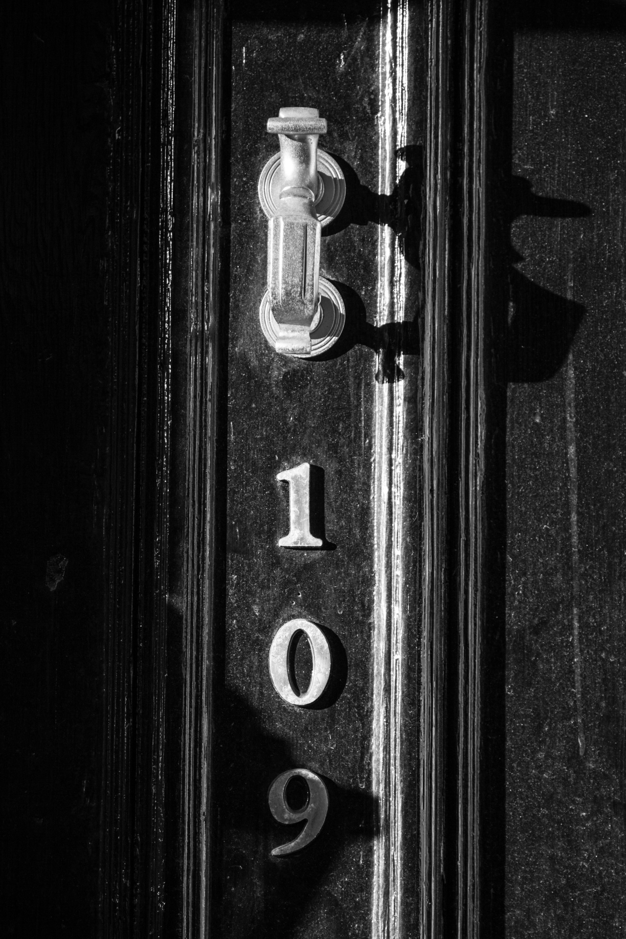 door hundred nine number free photo