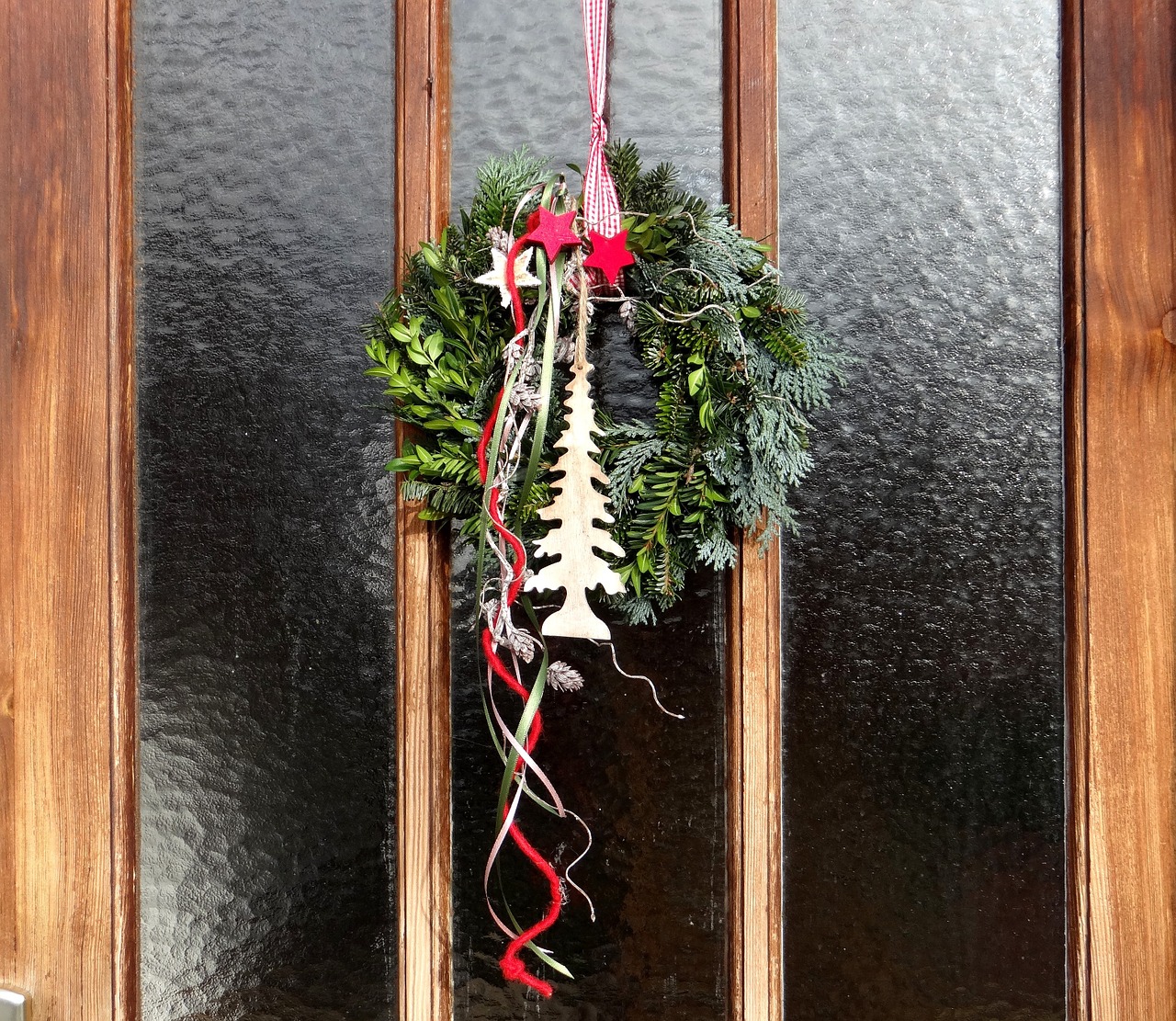 door wreath advent door decoration in the advent free photo