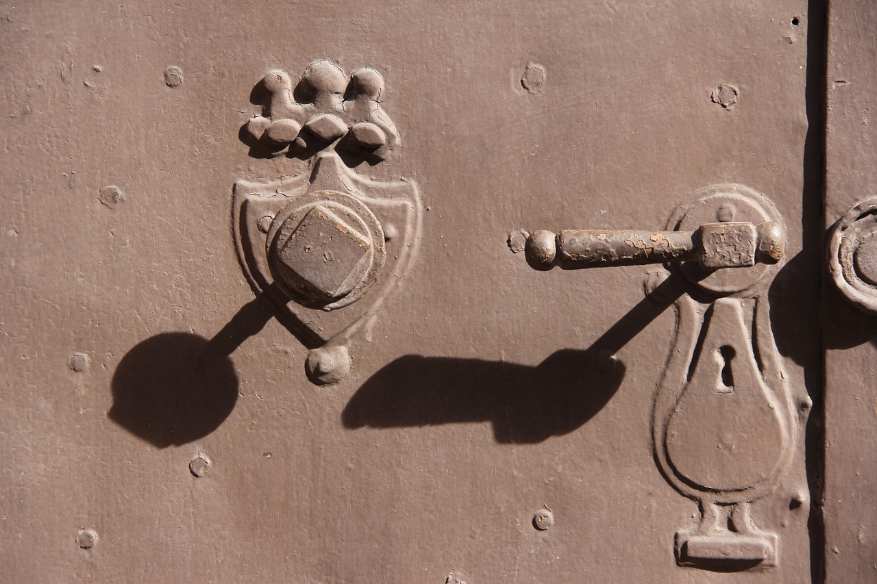 doorhandle shadows old gate free photo