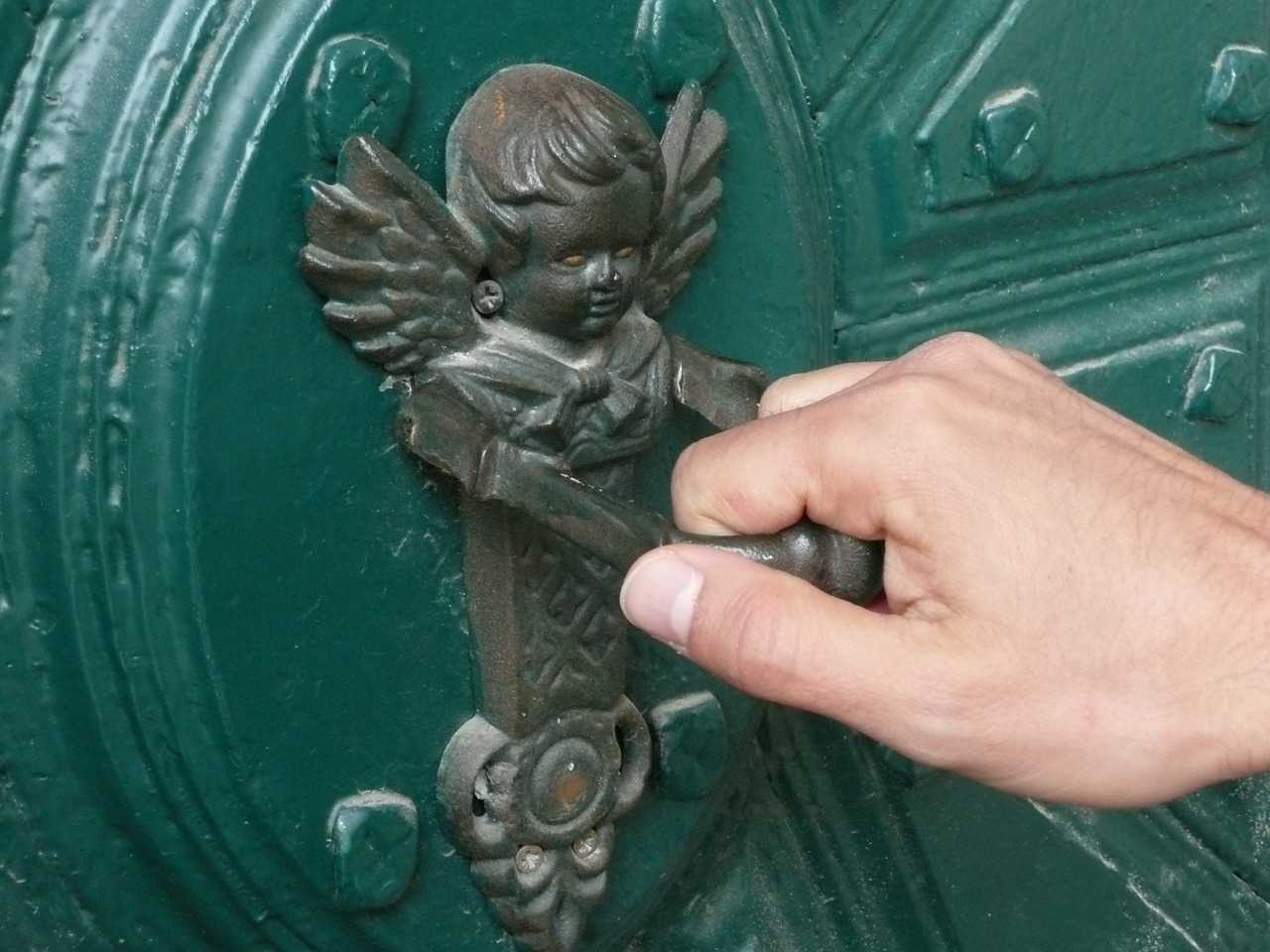 doorknob angel hand free photo