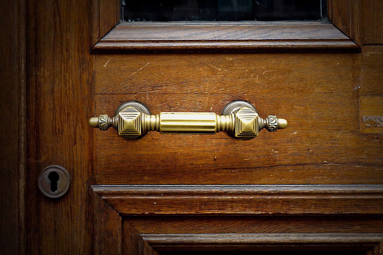 doorknocker door door handle free photo