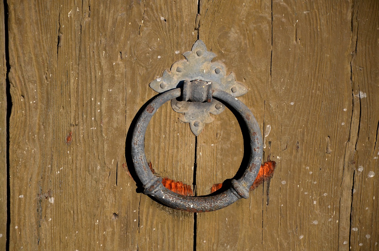 doorknocker ring iron free photo