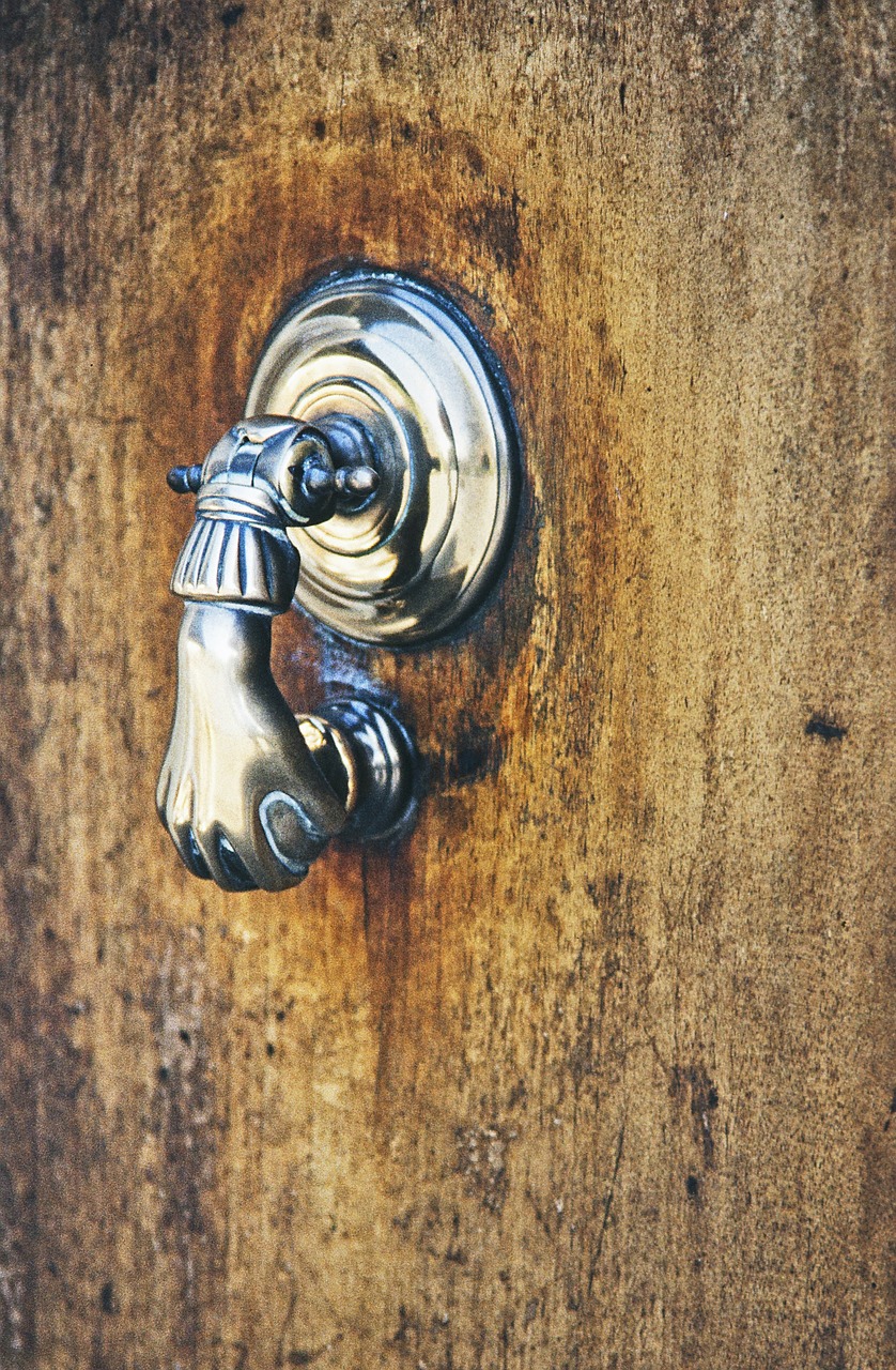 doorknocker door handle door free photo