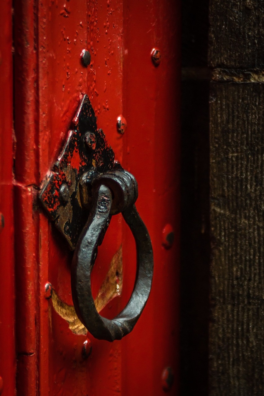 doorknocker red door free photo