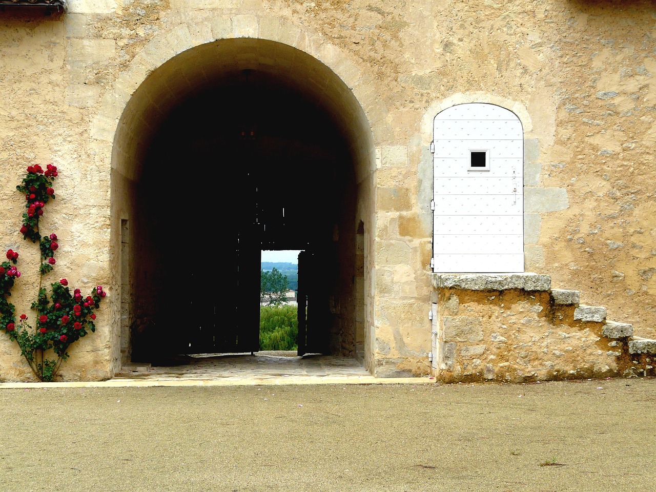 doors architecture entrance free photo