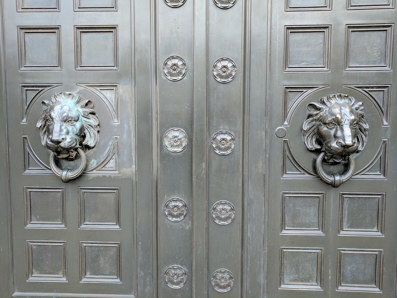 doors bronze knockers free photo