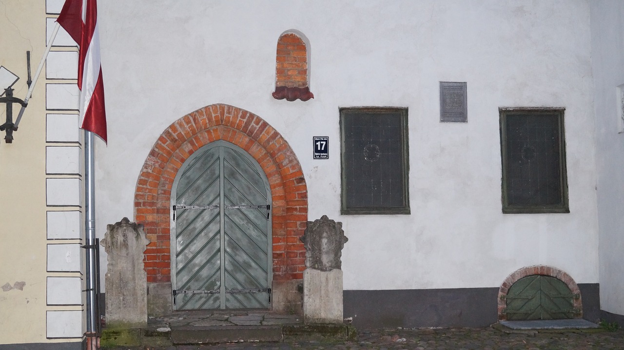 doors old city free photo