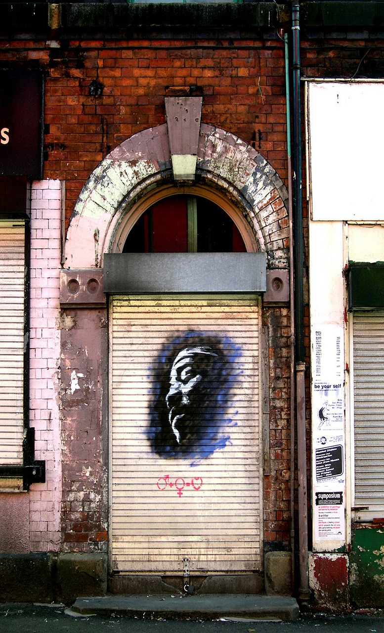 doorway manchester graffiti free photo