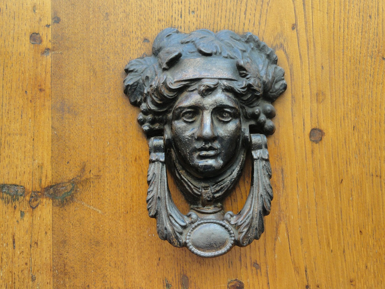 doorway knocker building free photo