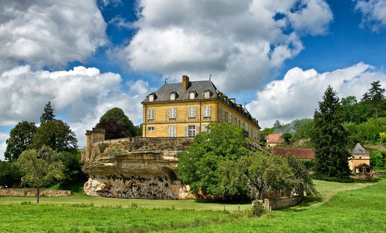 dordogne france chateau du roc free photo
