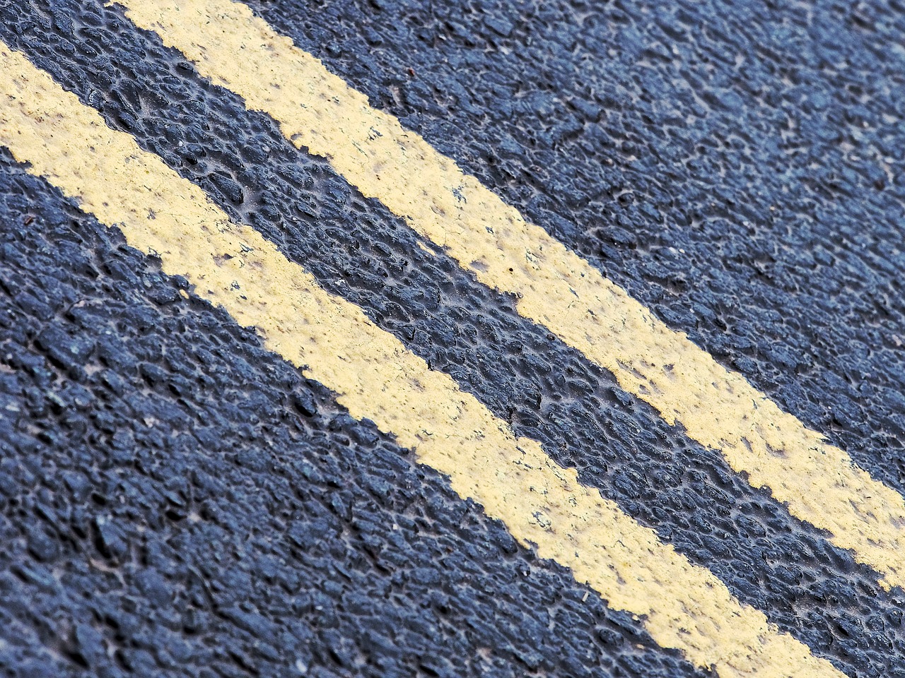 double yellow line free photo