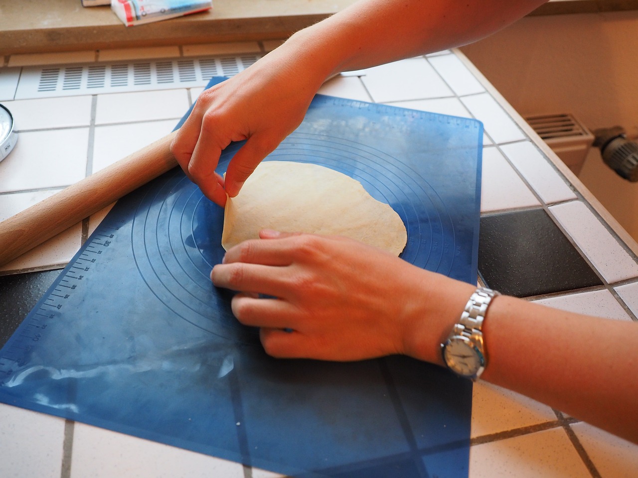 dough preparation wave out free photo