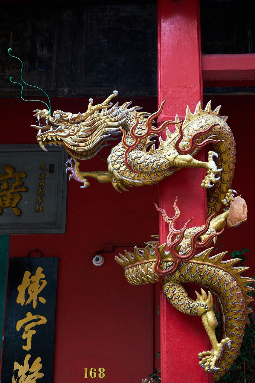 dragon sculpture ornament free photo