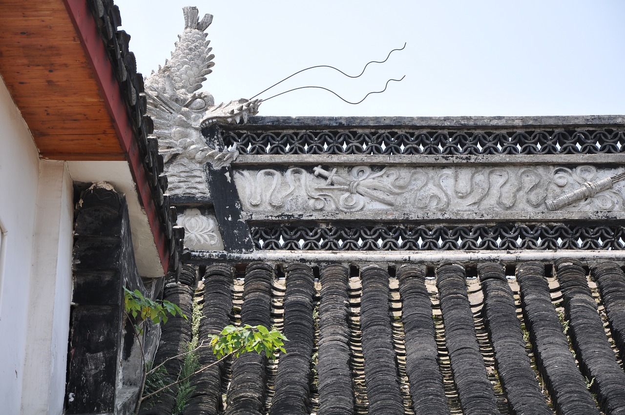 dragon eaves shanghai free photo