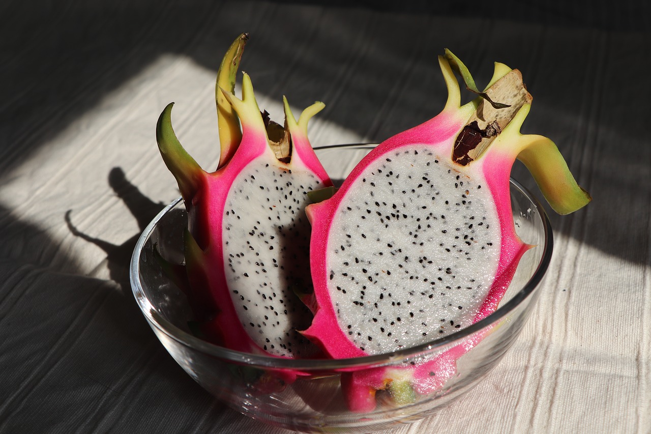 dragon fruit  white  fruit free photo