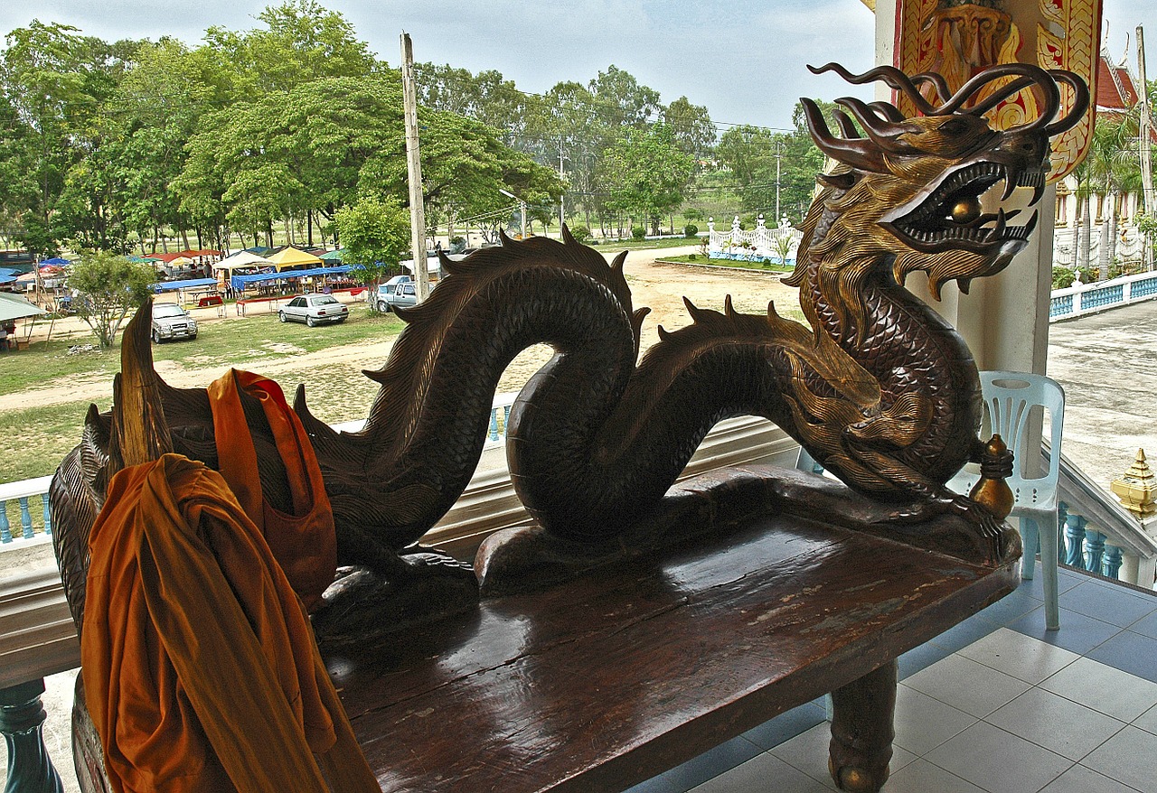 dragons bank wood free photo