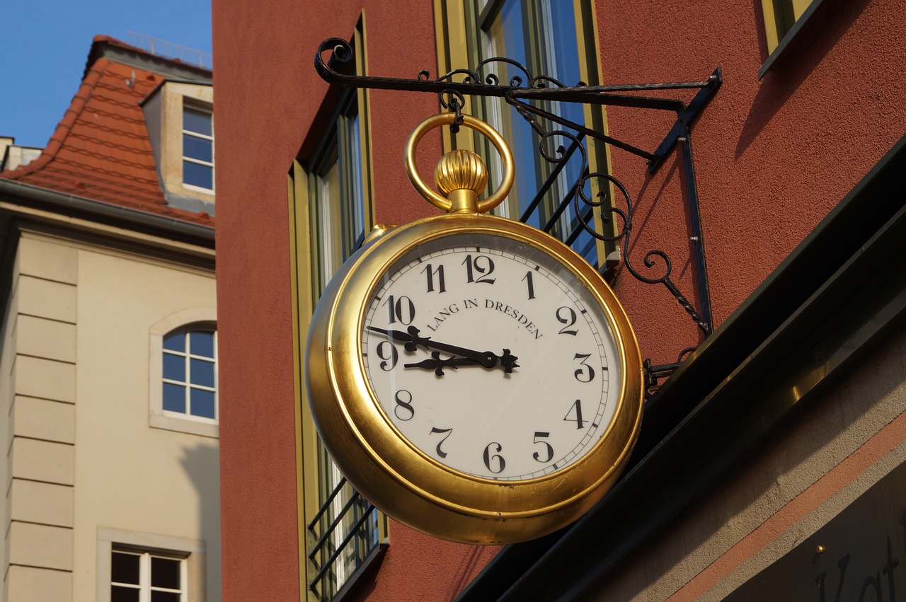 dresden time clock free photo