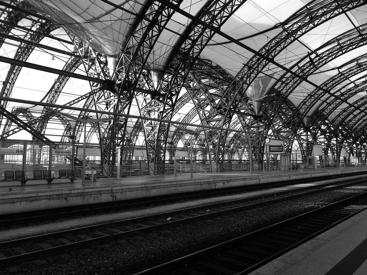 dresden railway station central station free photo