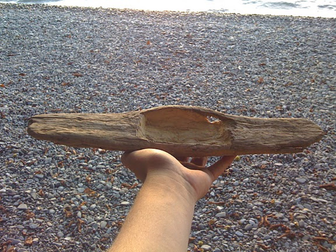 driftwood smartphone holder free photo