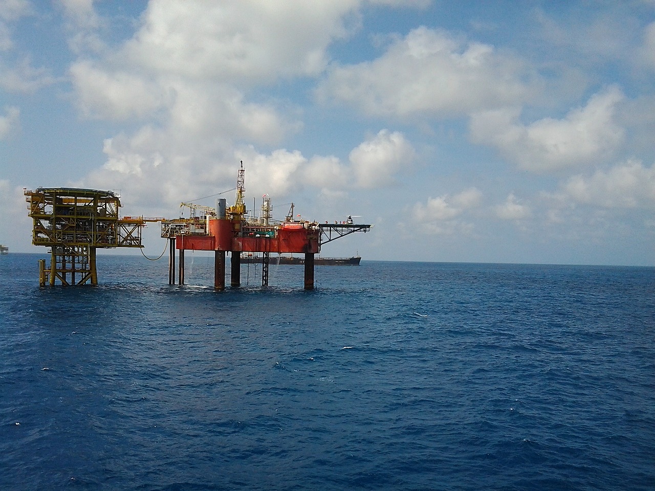 drilling rig site gas free photo