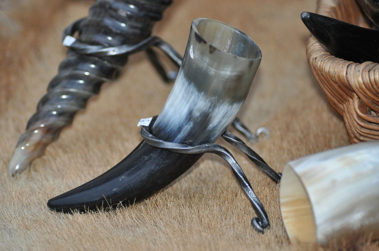 drinking horn middle ages market free photo
