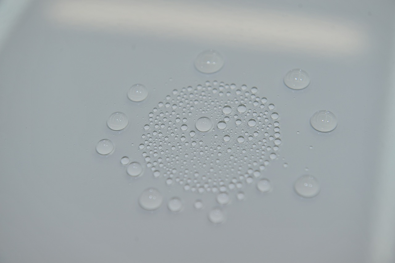 drop of water polka dot shiny free photo
