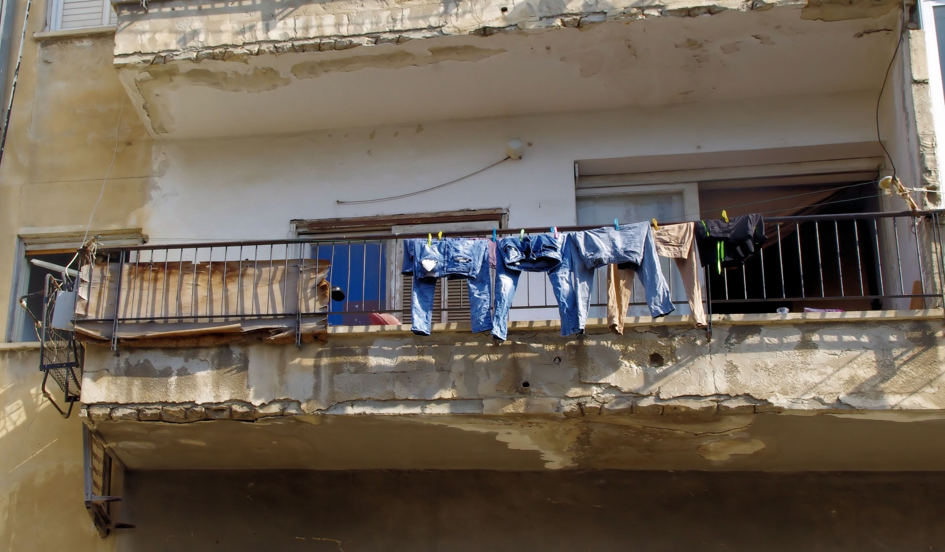 drying clothes balcony free photo