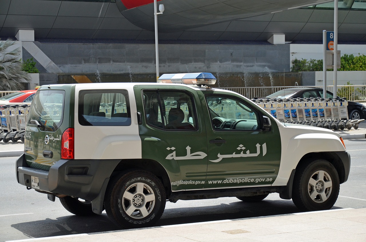 dubai police jeep free photo