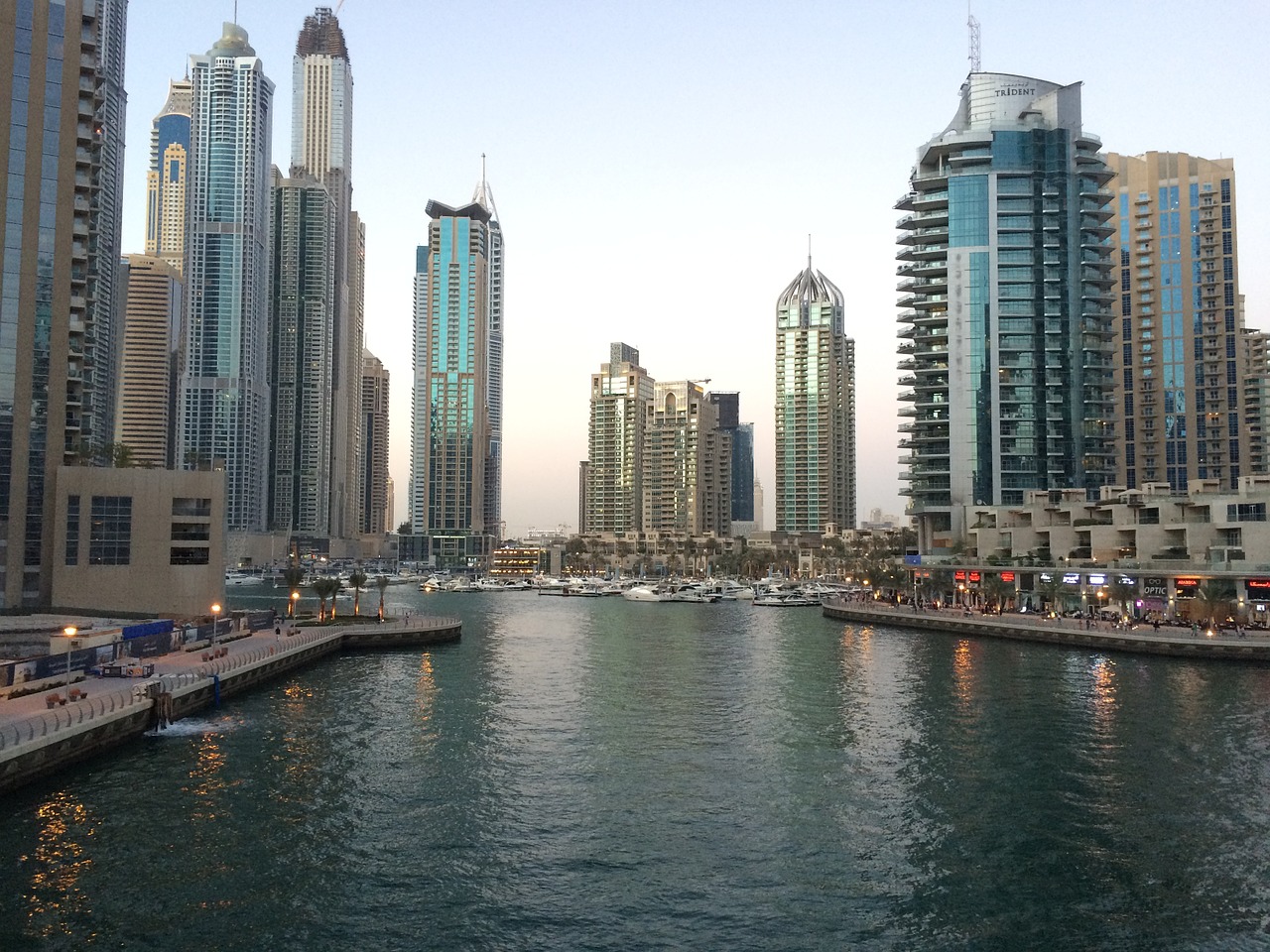 dubai skyscraper water free photo