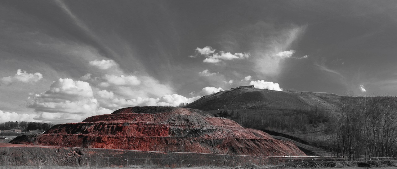 dump ore red free photo