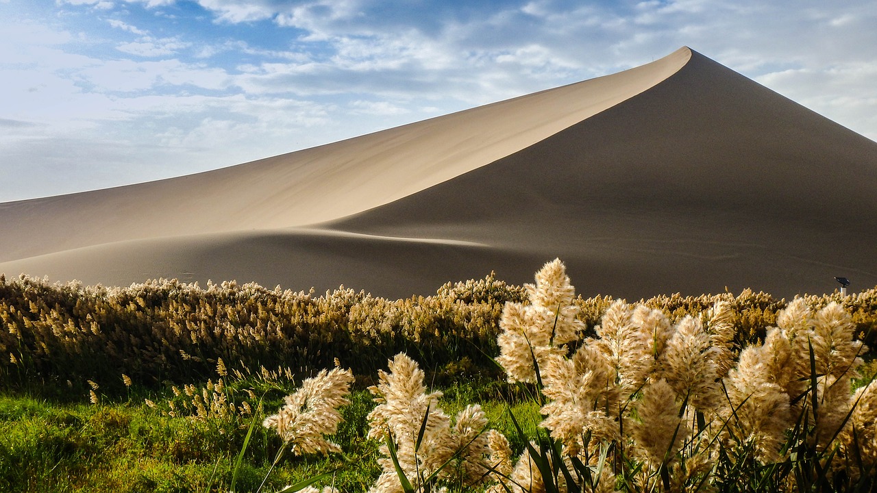 dunhuang mingsha scenery free photo