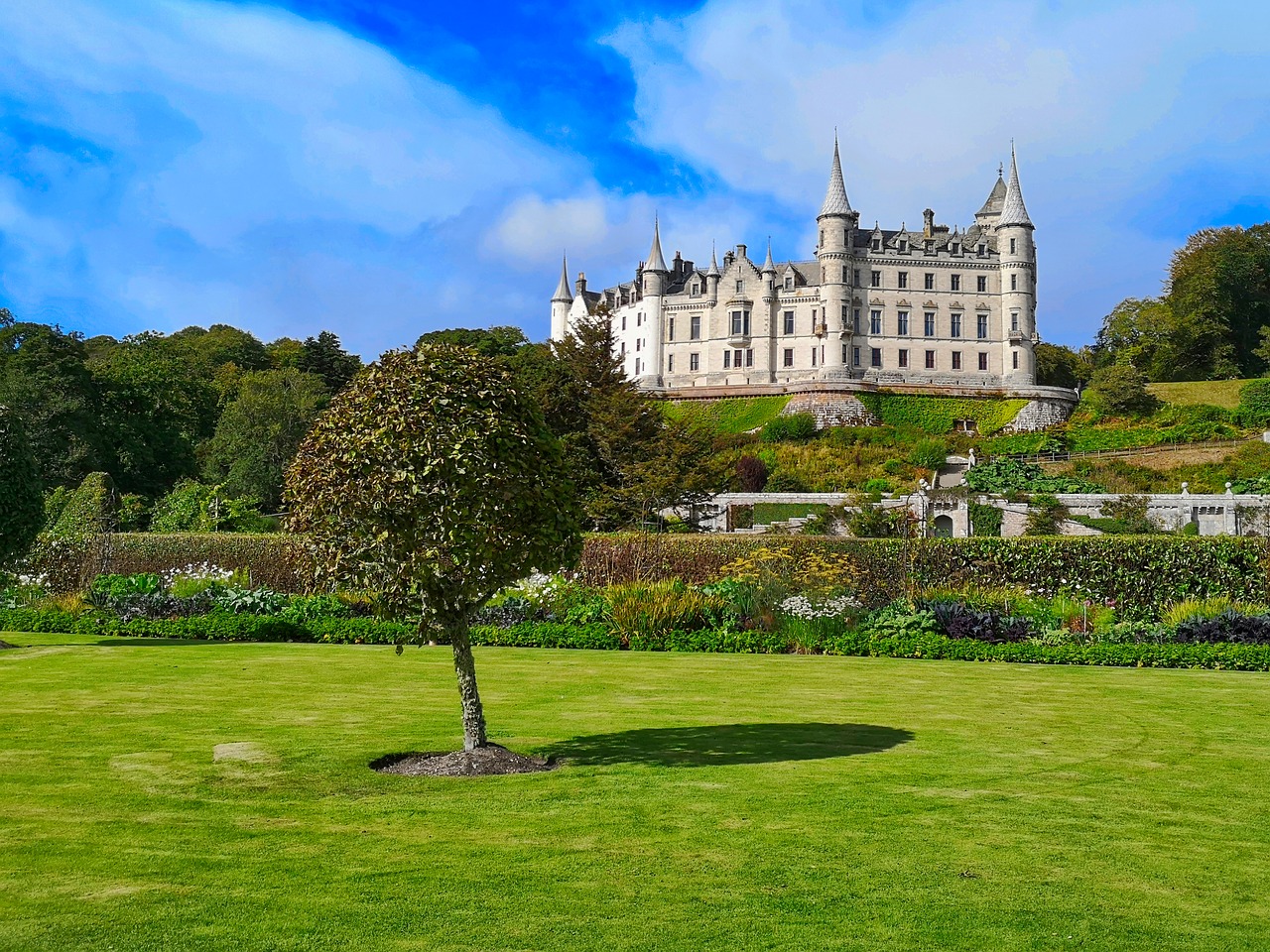 dunrobin castle  scotland  imposing free photo