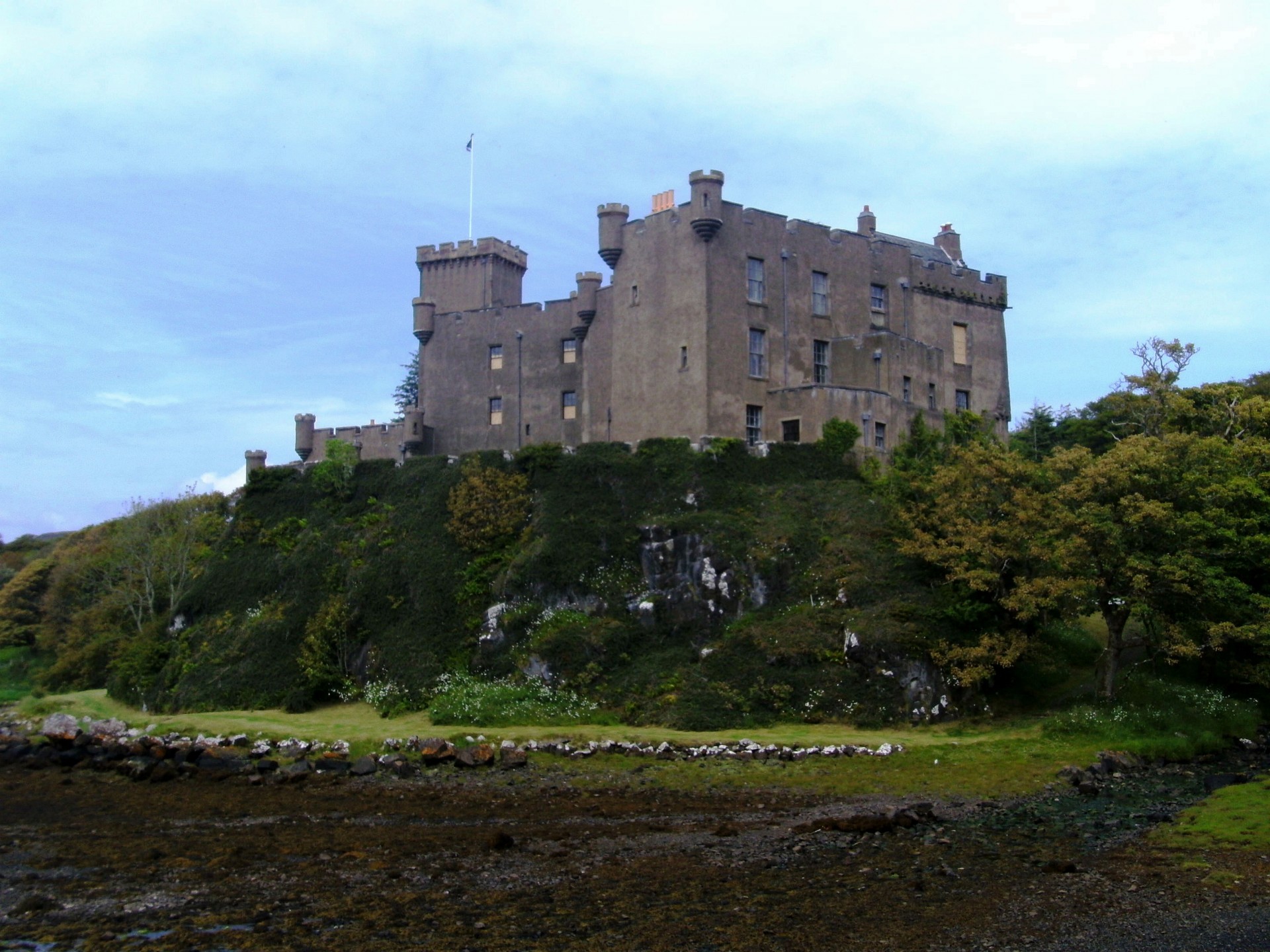 dunvegan castle scotia free photo