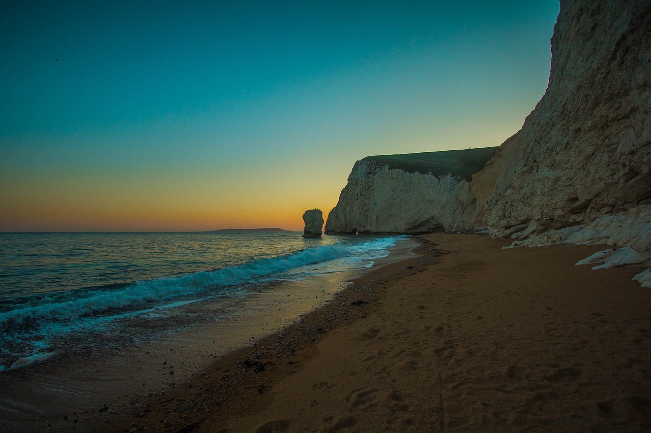 durdle door limestone arch the ocean free photo