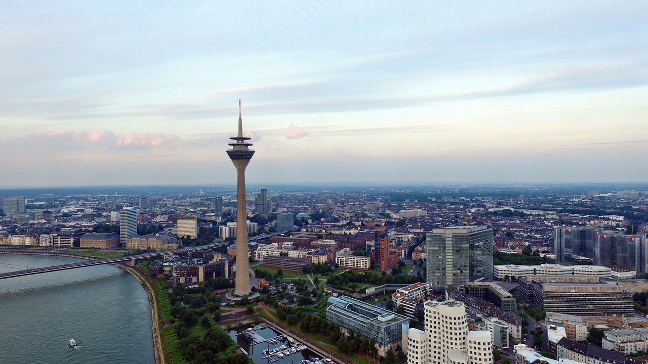 düsseldorf skyline clouds free photo