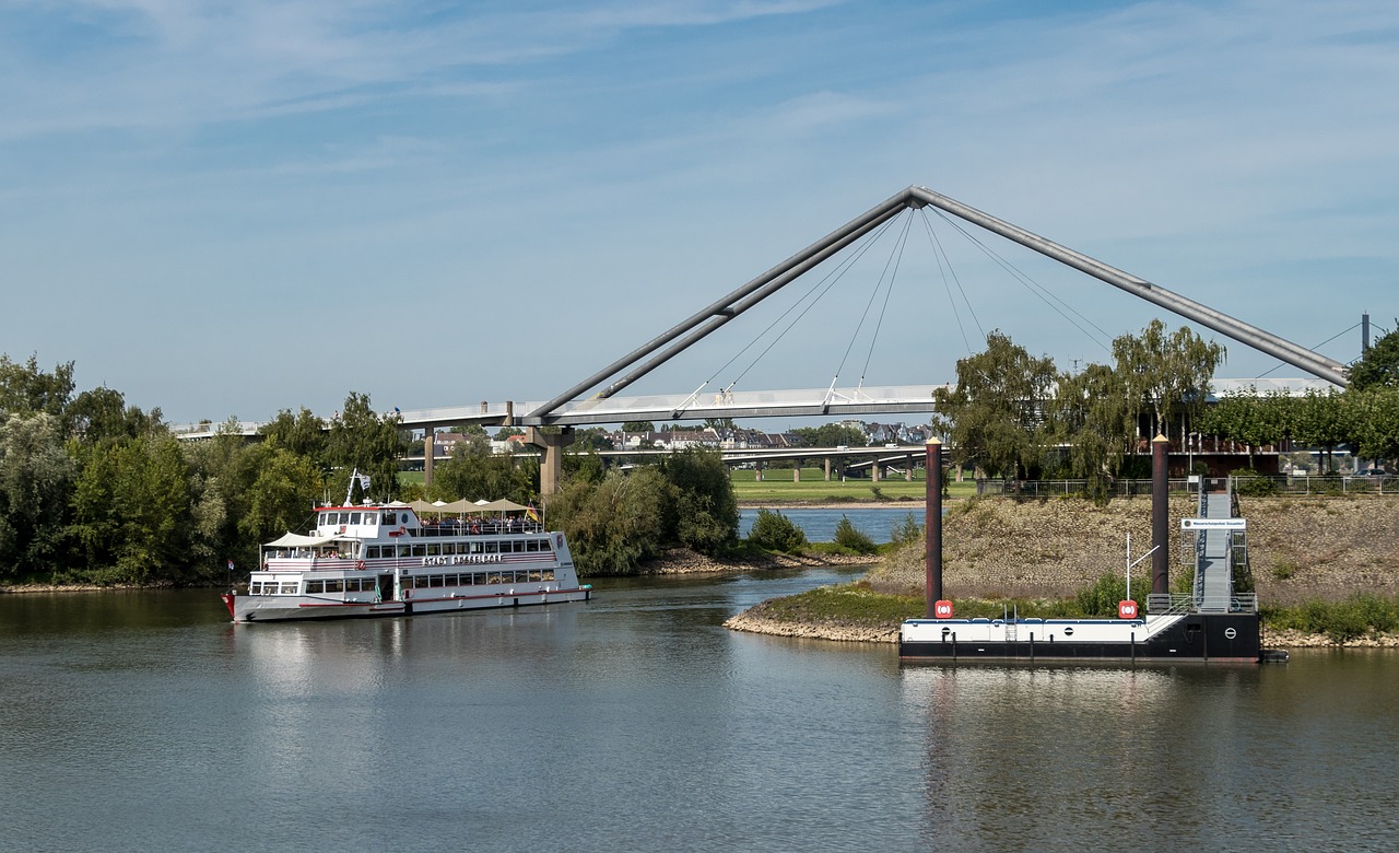 düsseldorf port boot free photo