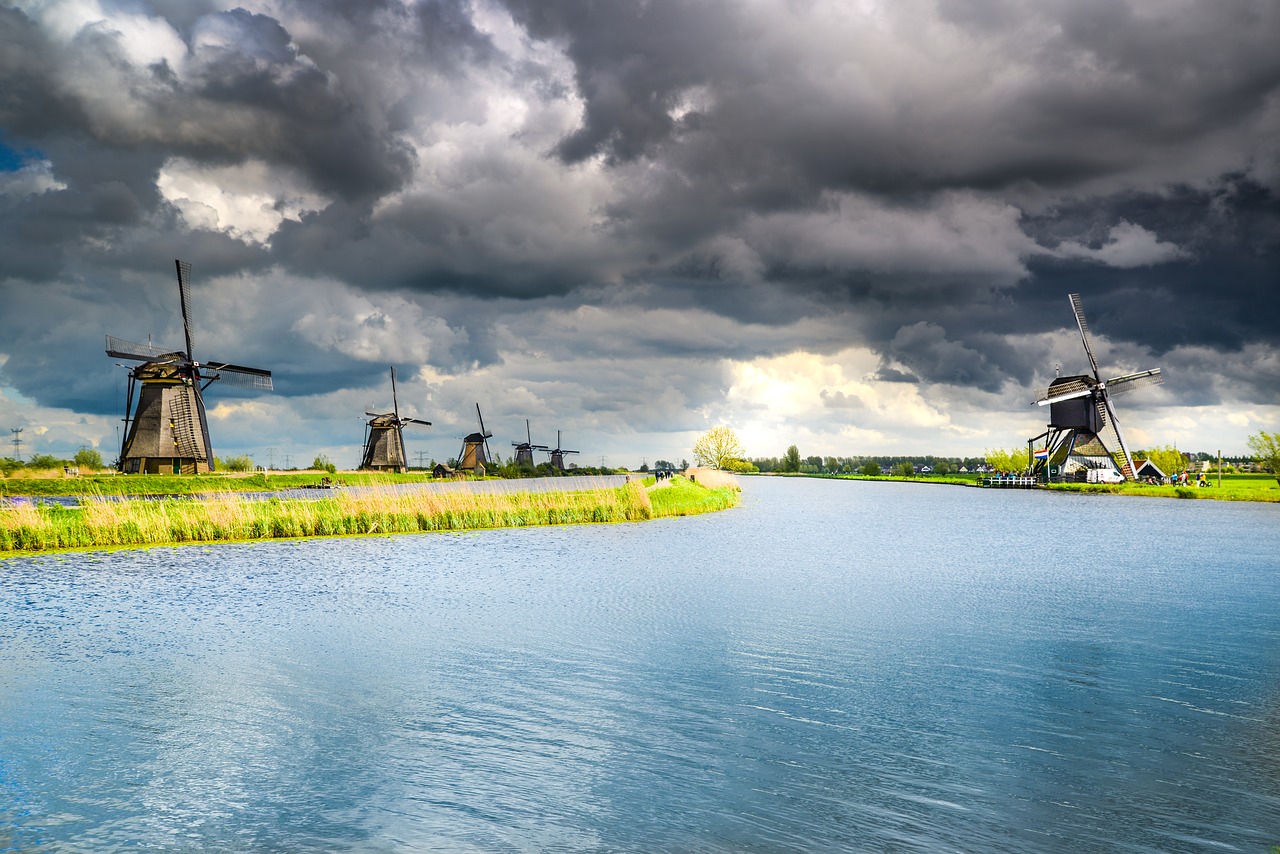 dutch  windmill  kinderdijk free photo