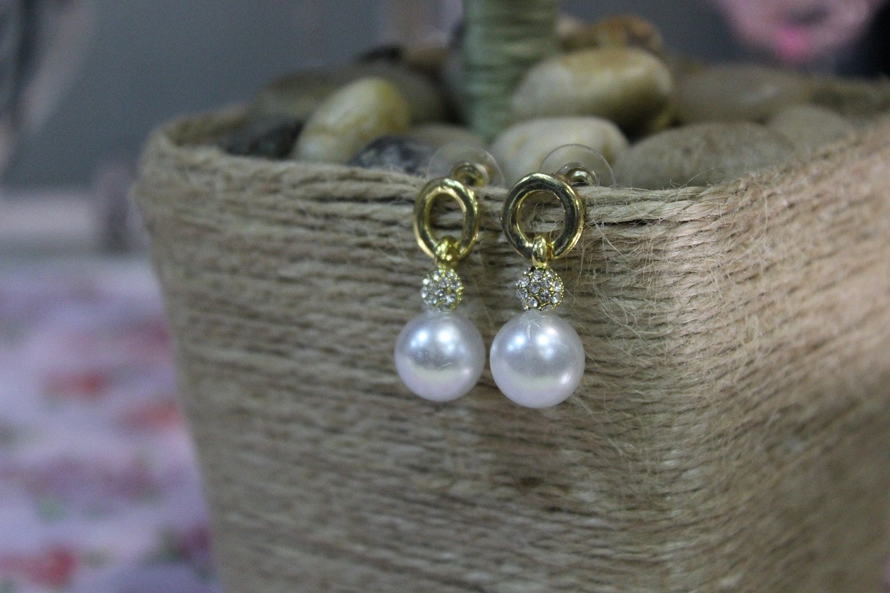 earrings with pearls bijouterie jewelry free photo