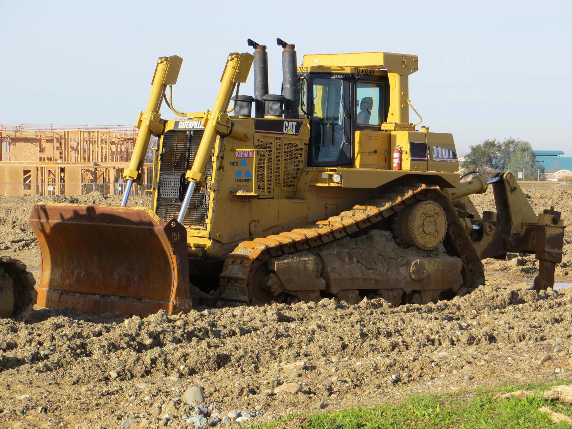 tractor bulldozer earthmover free photo