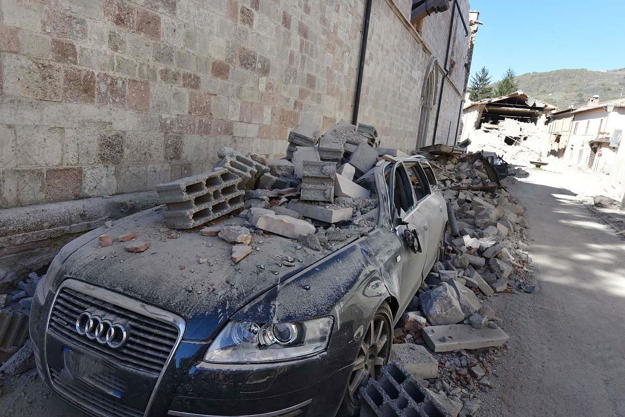 earthquake earthquake italy norcia free photo