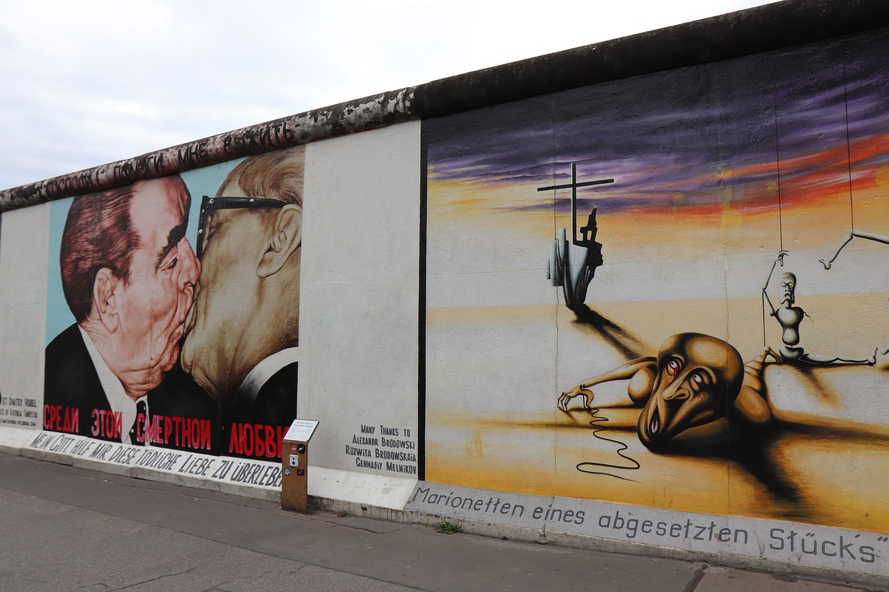 east side gallery free photo