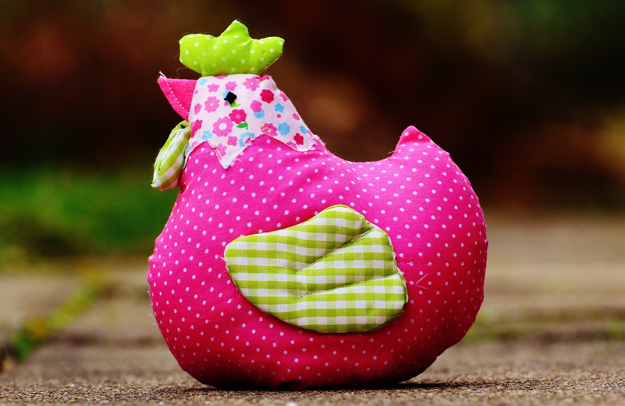 easter chicken decoration free photo