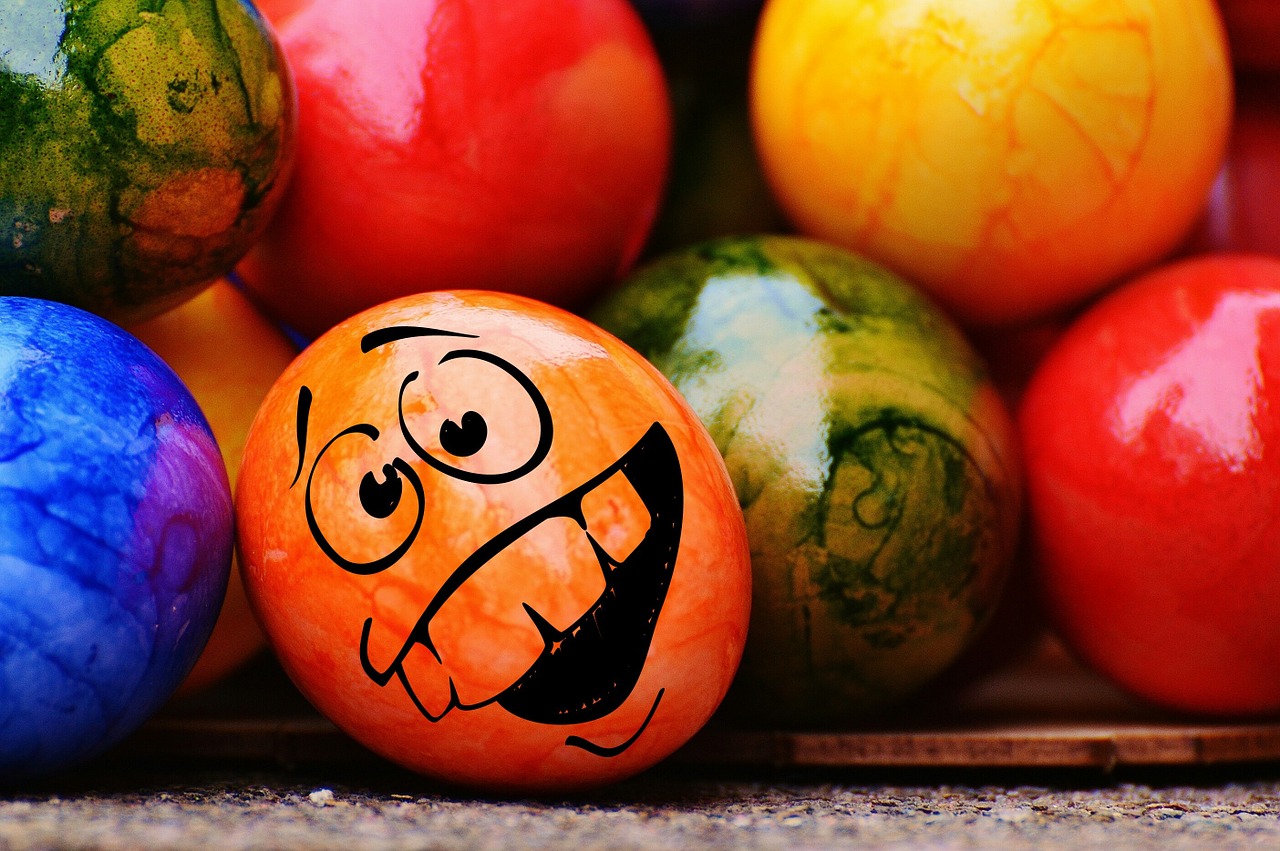 easter easter eggs smiley free photo