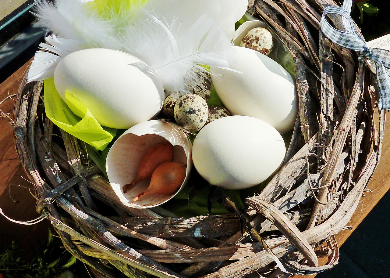 easter easter flower arrangement egg free photo