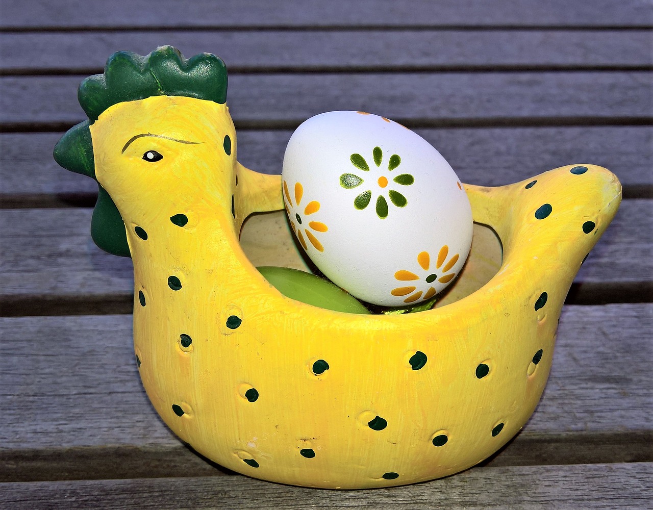 easter easter chicken ceramic figures free photo