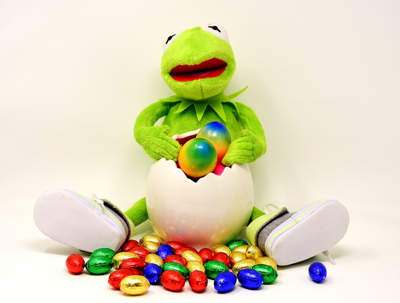 easter easter eggs kermit free photo