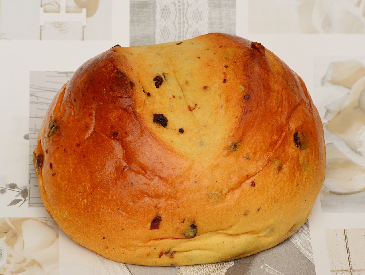 easter bread yeast raisins free photo